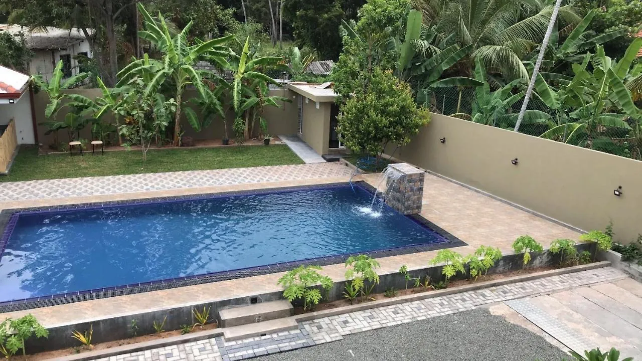 Royal Waves Negombo Hotel Guest house