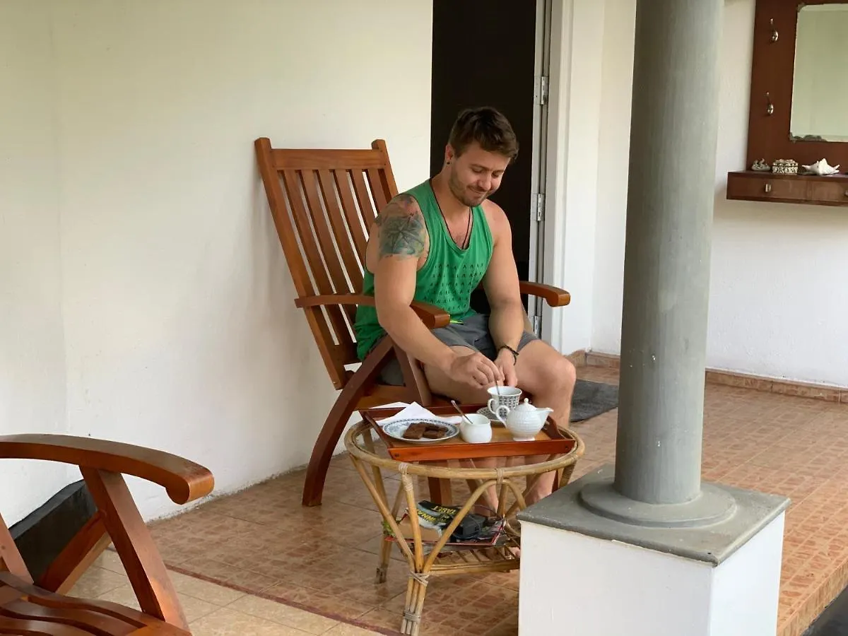 Royal Waves Negombo Hotel