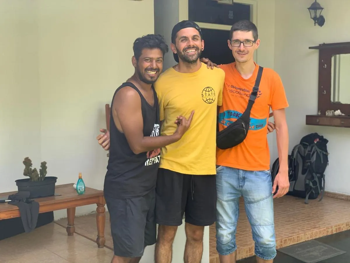 Royal Waves Negombo Hotel Guest house